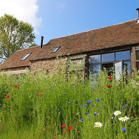 Апартаменты The Cart House - Beautiful Contemporary Barn - Hot Tub Бриджнорс Экстерьер фото