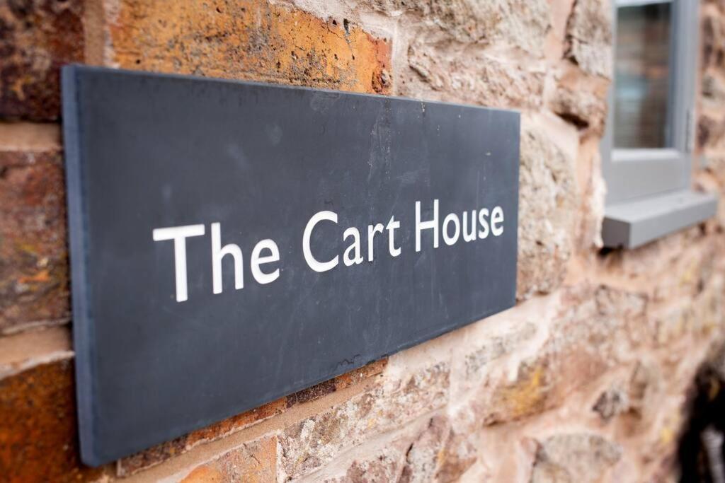 Апартаменты The Cart House - Beautiful Contemporary Barn - Hot Tub Бриджнорс Экстерьер фото